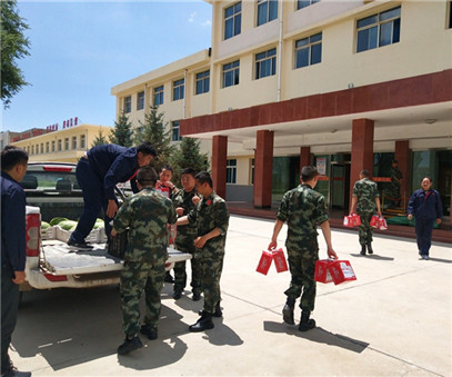 一家親│興海銅鑫慰問部隊(duì)官兵，共話軍企團(tuán)結(jié)魚水情